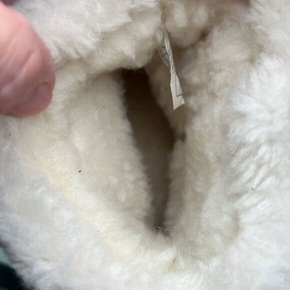 UGG - Picture 13 of 14